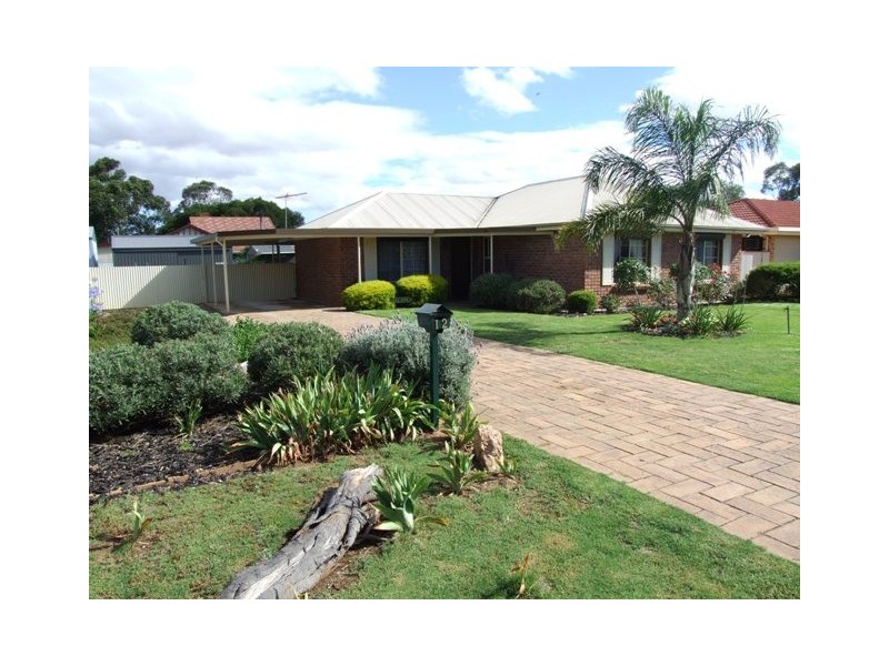 12 Liverpool Drive, Strathalbyn SA 5255