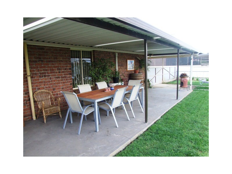 12 Liverpool Drive, Strathalbyn SA 5255