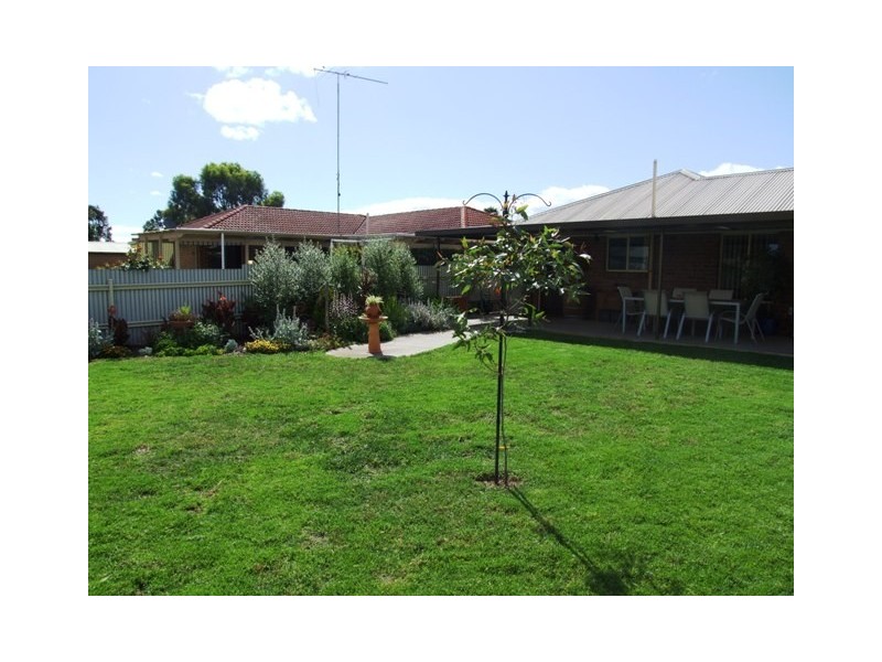 12 Liverpool Drive, Strathalbyn SA 5255