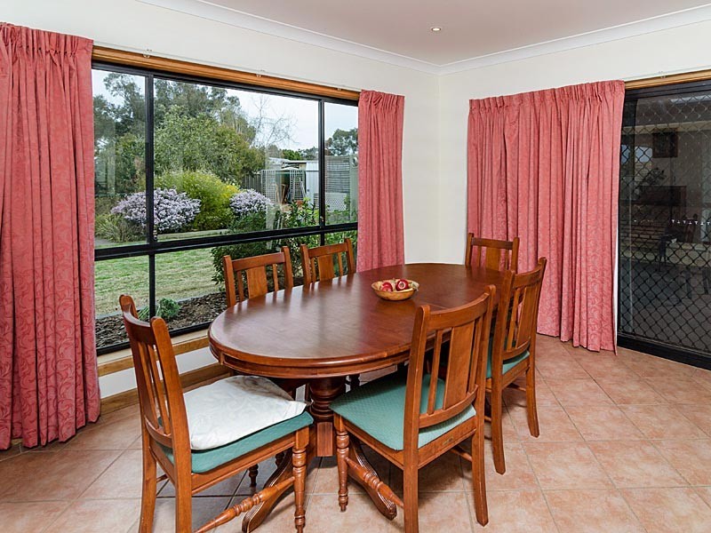 14 Garwood Ave, Strathalbyn SA 5255