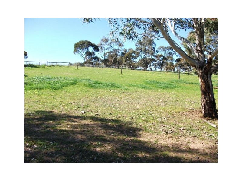 24 Burnside Road, Strathalbyn SA 5255