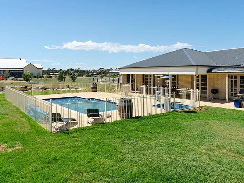 40 Trainers Way, Strathalbyn SA 5255