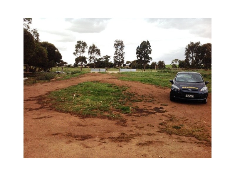 9 Heinjus Road, Strathalbyn SA 5255