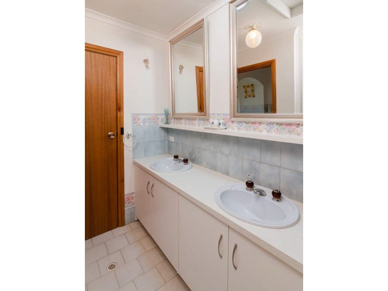 5 Neales Road, Strathalbyn SA 5255