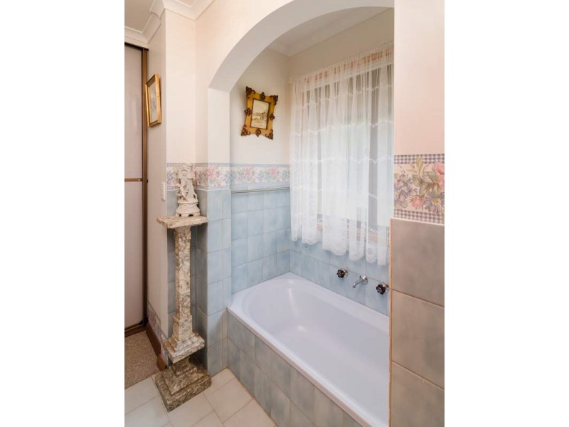 5 Neales Road, Strathalbyn SA 5255