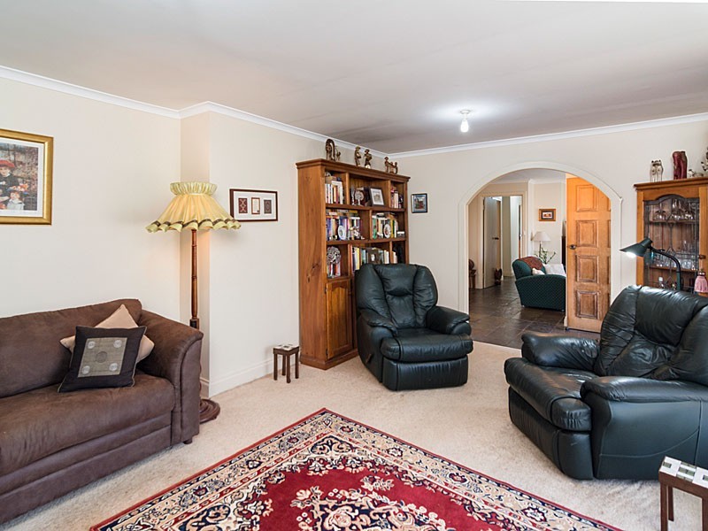 16 Milnes Road, Strathalbyn SA 5255