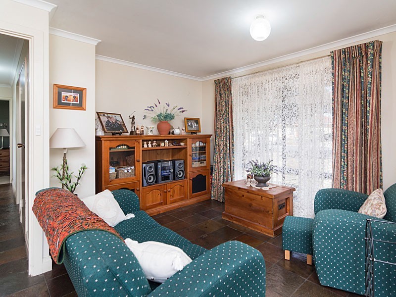 16 Milnes Road, Strathalbyn SA 5255