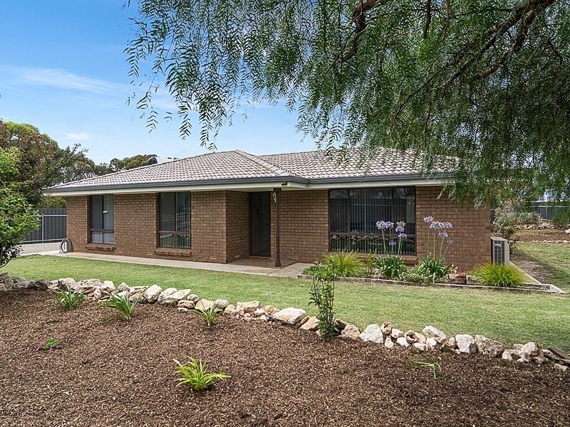 2 Weeroona Drive, Milang SA 5256