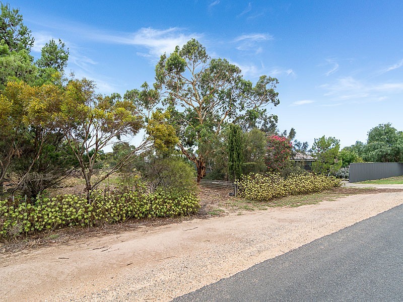 2 Weeroona Drive, Milang SA 5256