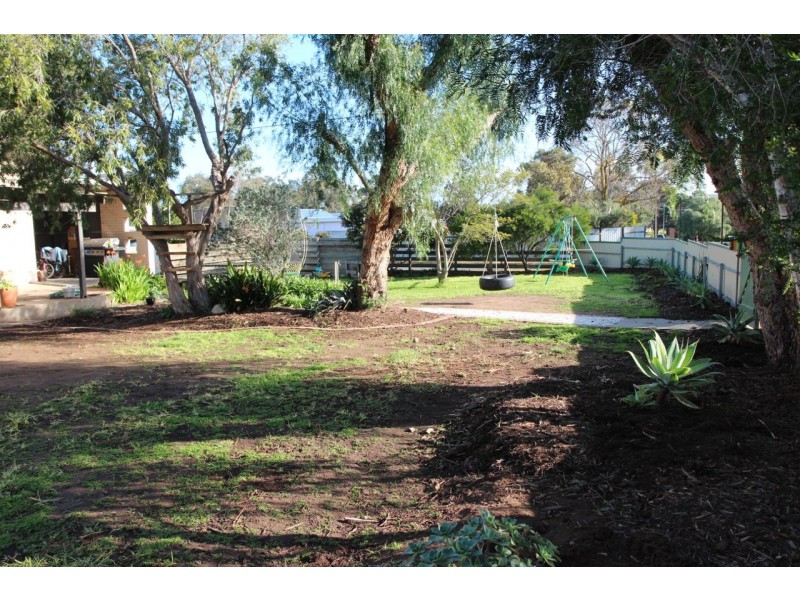 11 Marchant Road, Strathalbyn SA 5255