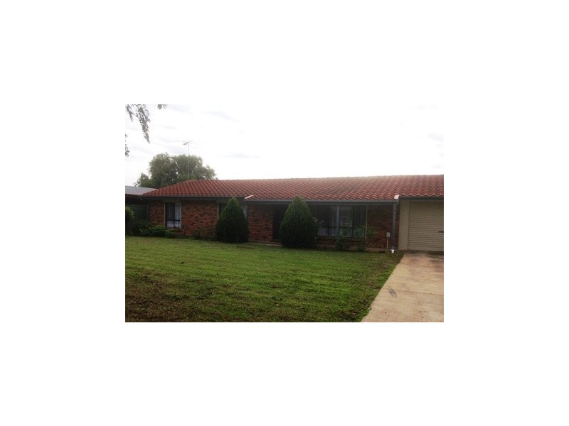 36 Parker Av, Strathalbyn SA 5255
