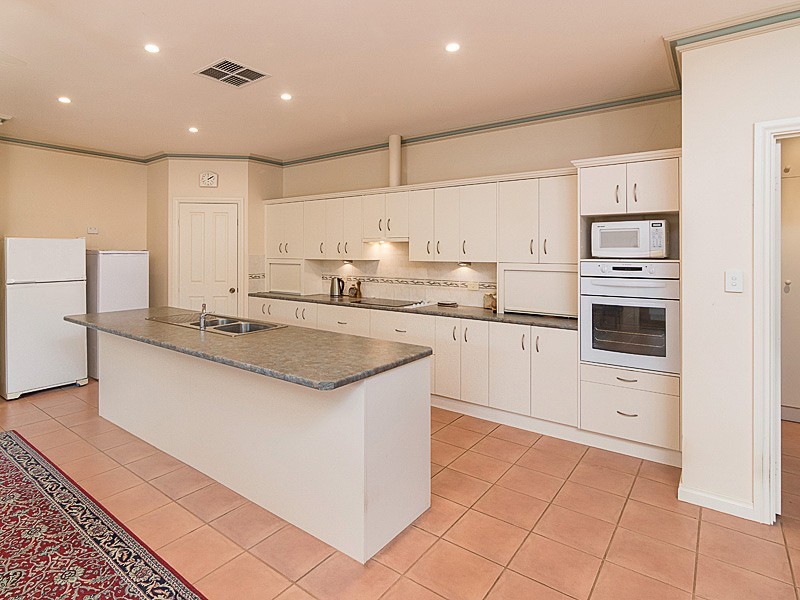 2 Love Avenue, Strathalbyn SA 5255