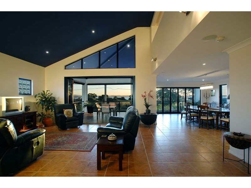 80 Oyster Point Esplanade, Scarborough QLD 4020