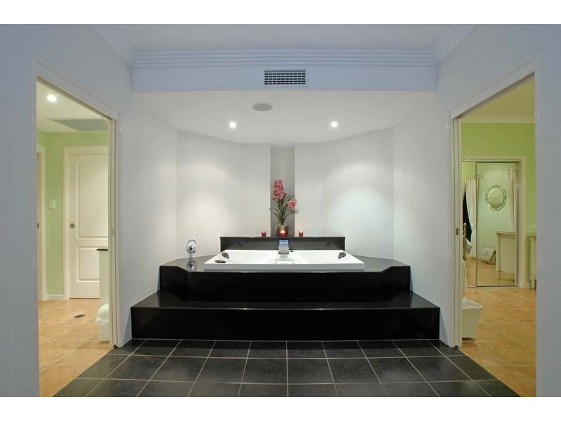 80 Oyster Point Esplanade, Scarborough QLD 4020