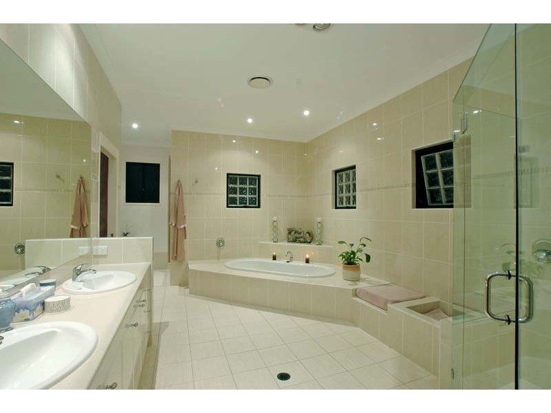 80 Oyster Point Esplanade, Scarborough QLD 4020