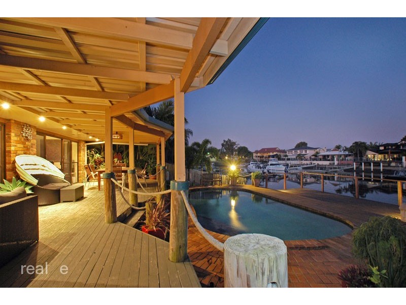 12 Resolute Court, Newport QLD 4020