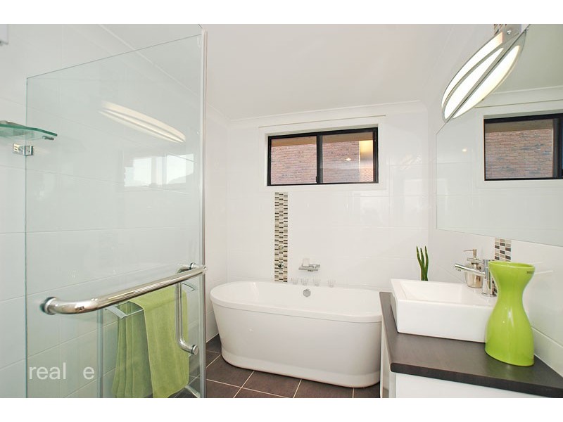 12 Resolute Court, Newport QLD 4020