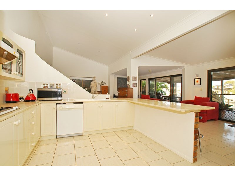 12 Resolute Court, Newport QLD 4020