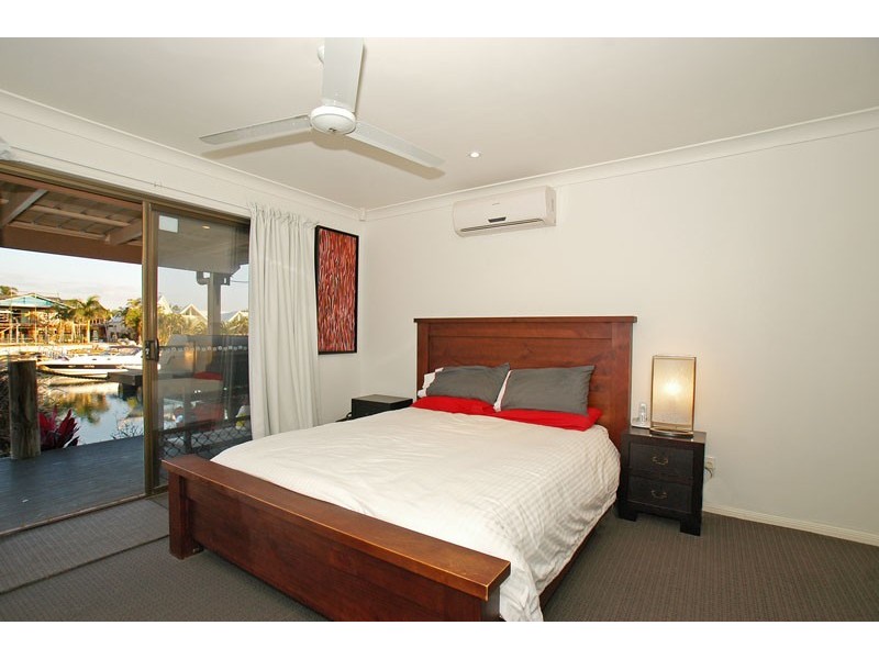 12 Resolute Court, Newport QLD 4020