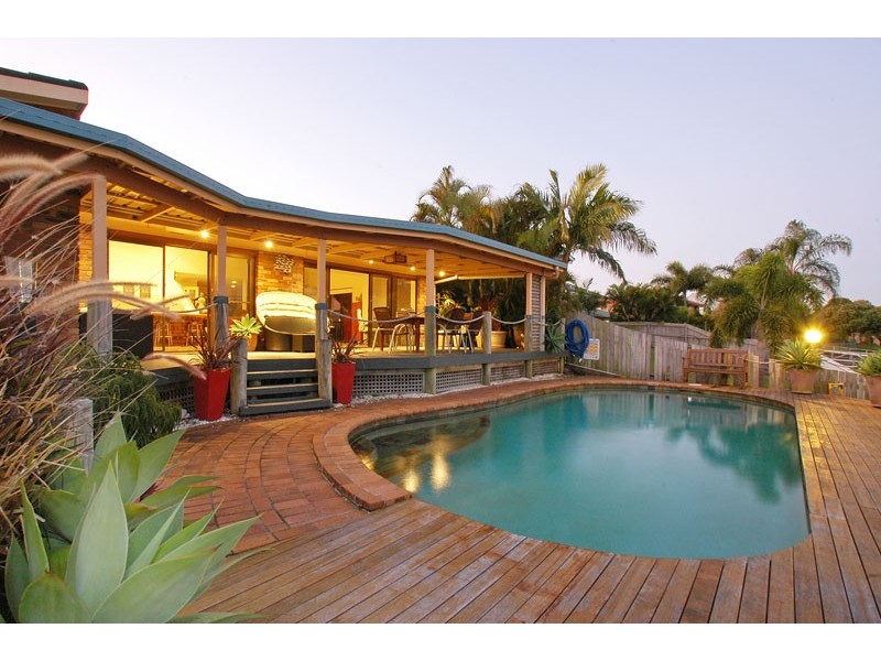 12 Resolute Court, Newport QLD 4020