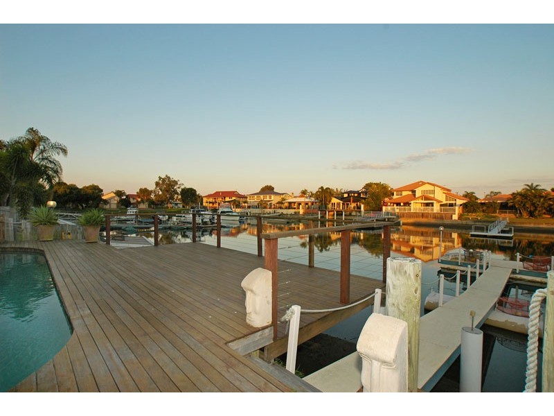 12 Resolute Court, Newport QLD 4020