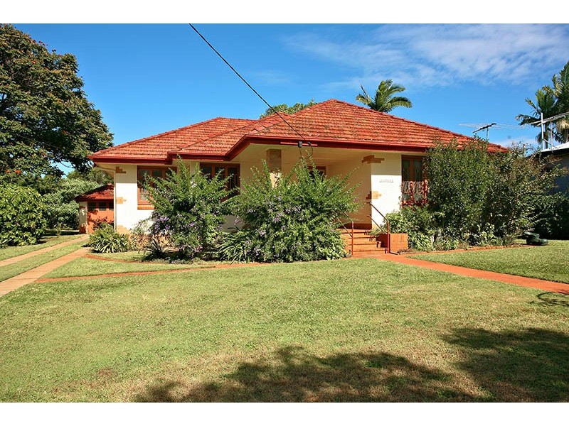 19 Herbert Street, Scarborough QLD 4020