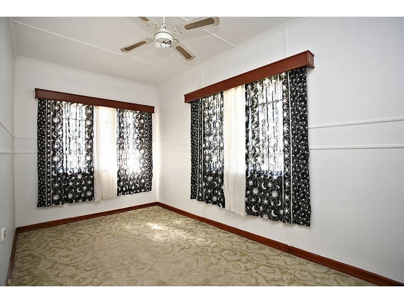 19 Herbert Street, Scarborough QLD 4020