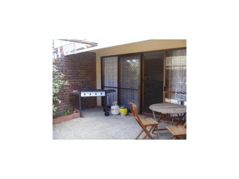 Unit 1  2 Landsborough Avenue, Scarborough QLD 4020