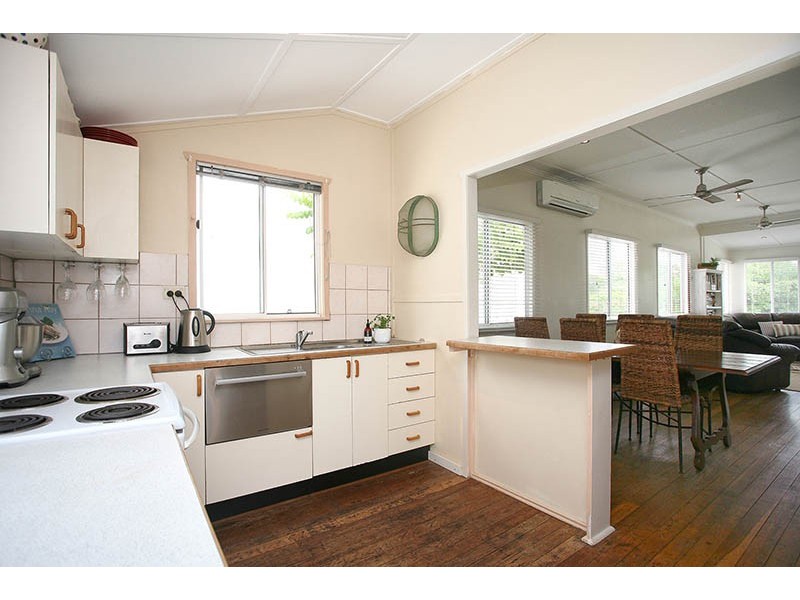 28 Donald Street, Woody Point QLD 4019