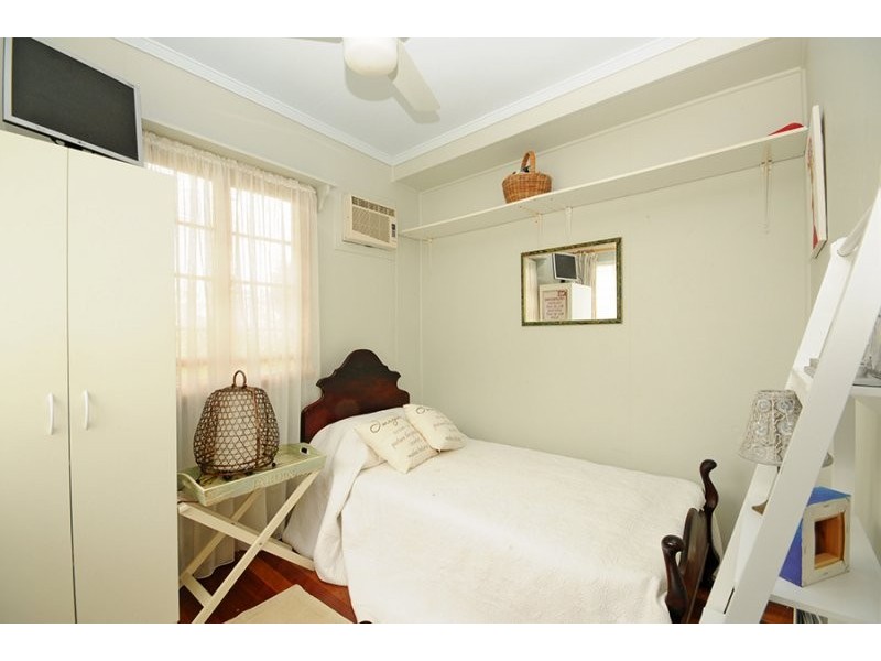 37 Watson Street, Clontarf QLD 4019