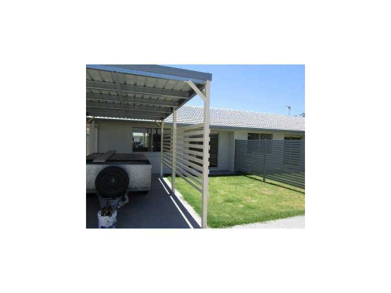 2/30 Silvyn Street, Redcliffe QLD 4020