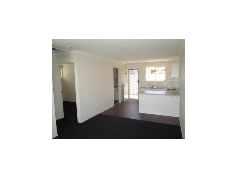 2/30 Silvyn Street, Redcliffe QLD 4020