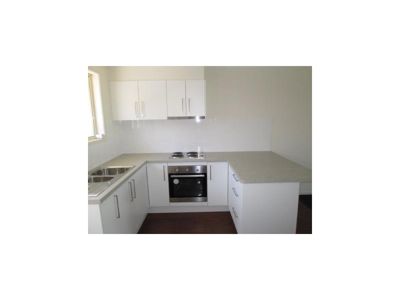 2/30 Silvyn Street, Redcliffe QLD 4020