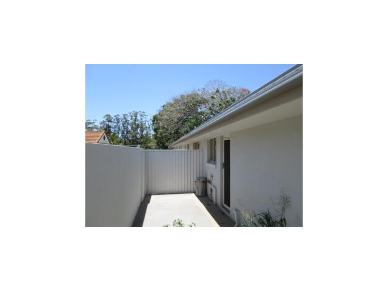 2/30 Silvyn Street, Redcliffe QLD 4020
