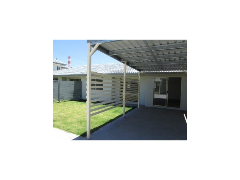 4/30 Silvyn Street, Redcliffe QLD 4020
