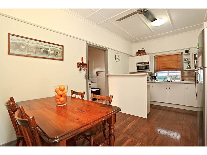 27 Pearl Street, Scarborough QLD 4020