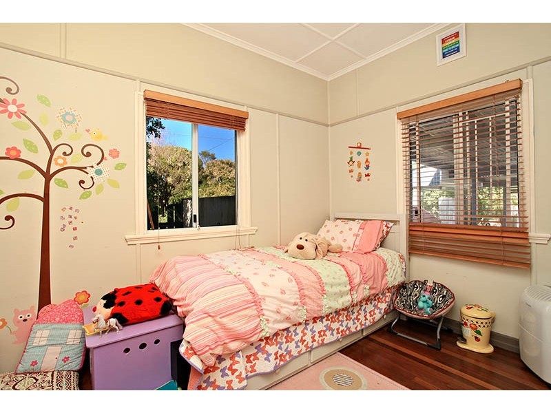 27 Pearl Street, Scarborough QLD 4020