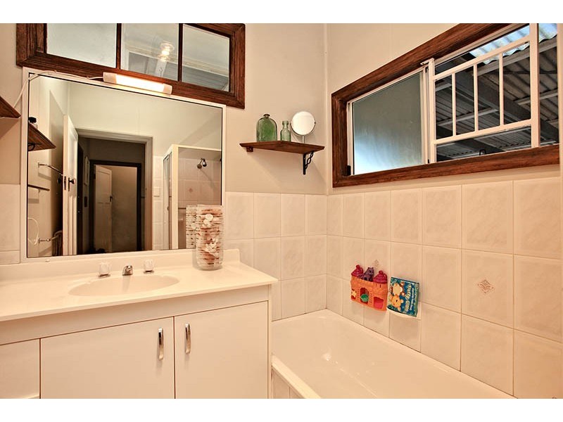 27 Pearl Street, Scarborough QLD 4020