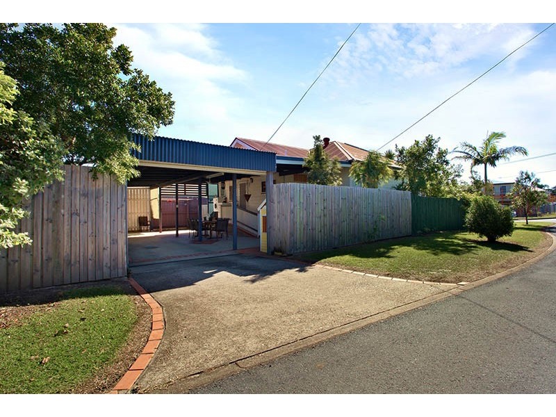 27 Pearl Street, Scarborough QLD 4020