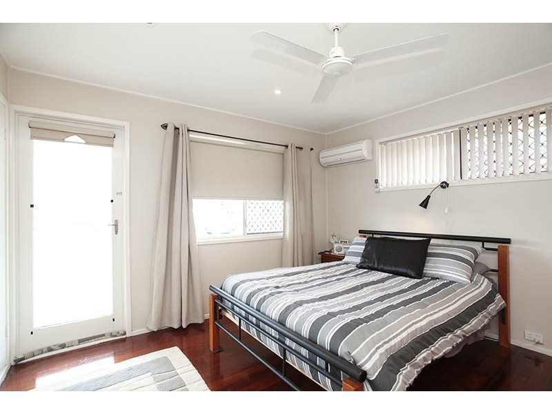 53 Scarborough Road, Redcliffe QLD 4020