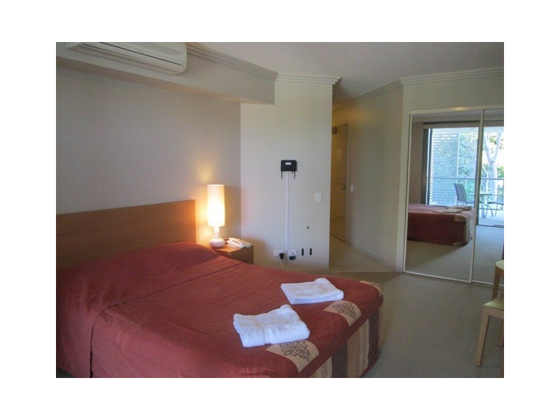 204/87 Landsborough Avenue, Scarborough QLD 4020