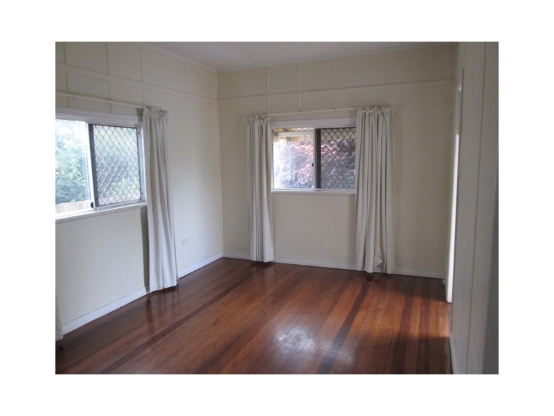 11 James Street, Scarborough QLD 4020