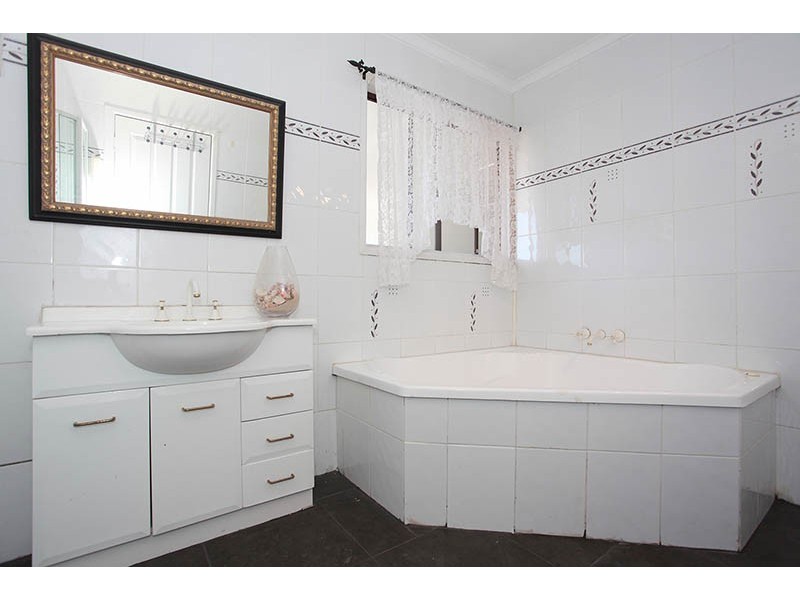 47 Scarborough Road, Redcliffe QLD 4020