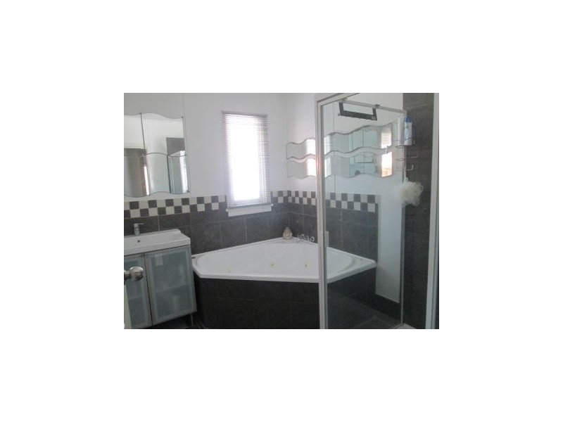 3 Lancaster Avenue, Redcliffe QLD 4020