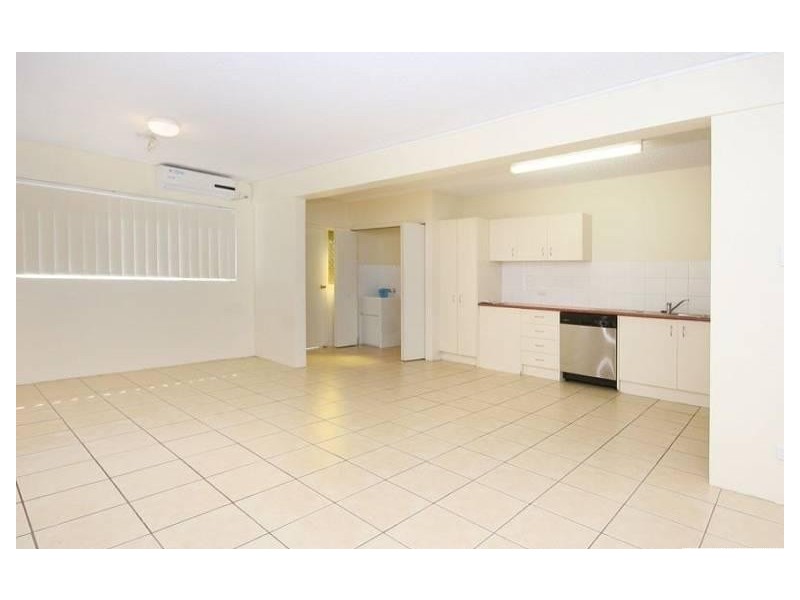 1/24 Silvyn Street, Redcliffe QLD 4020