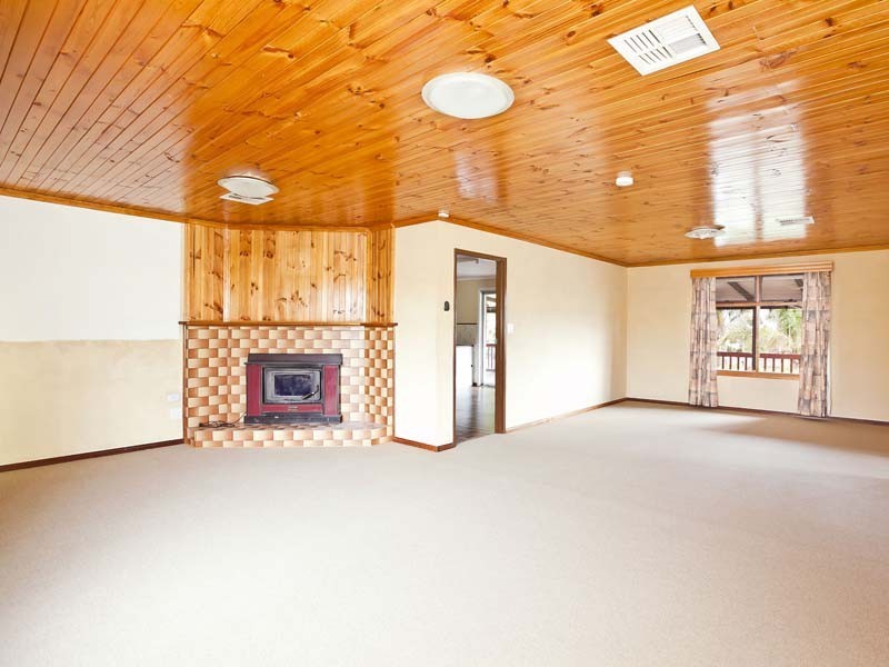 1 Lennard Drive, Moana SA 5169