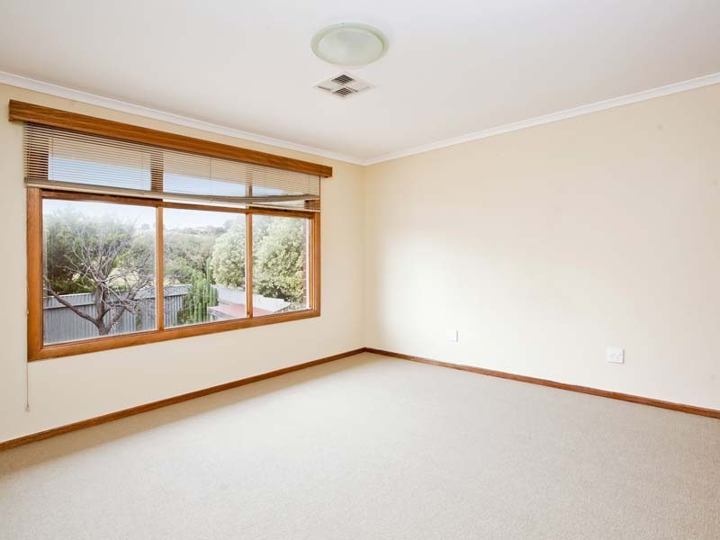 1 Lennard Drive, Moana SA 5169