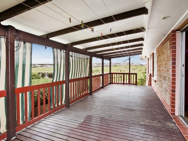 1 Lennard Drive, Moana SA 5169