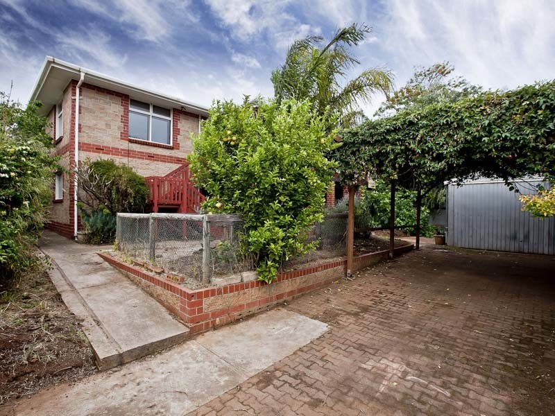 1 Lennard Drive, Moana SA 5169