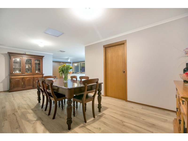 8 Montpelier Street, Woodcroft SA 5162